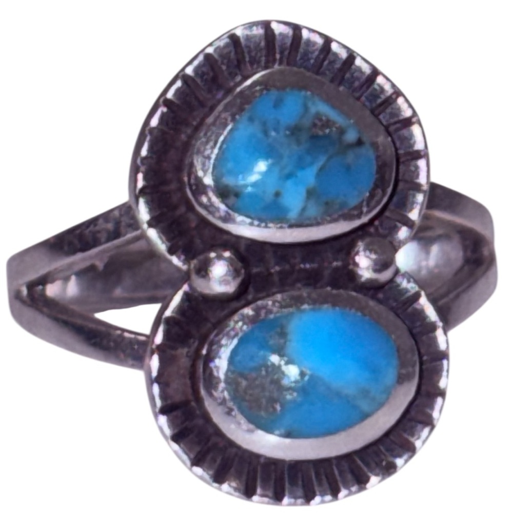 Turquoise in a “Snake Eyes” 925 Sterling Silver Setting - Picture 3 of 11